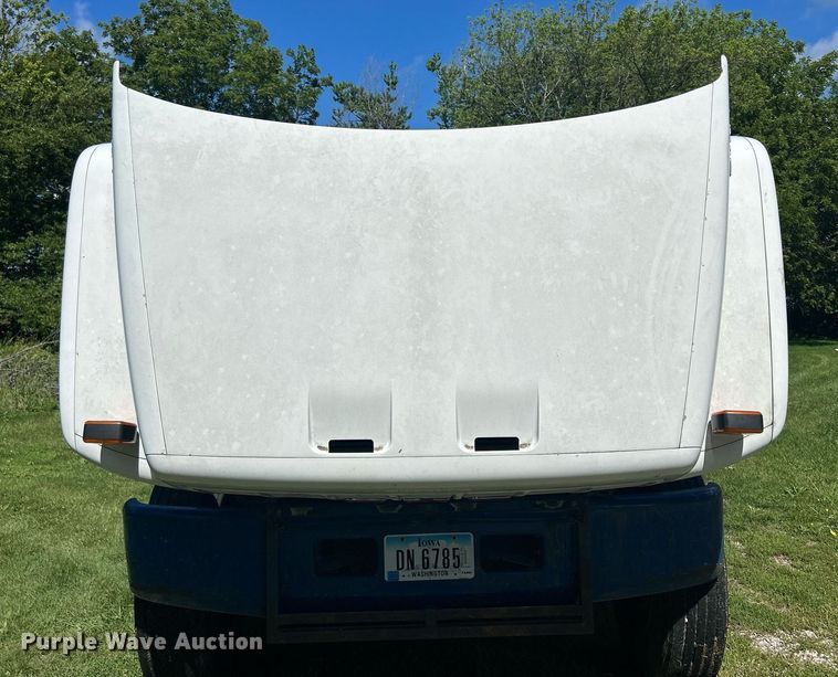 image for item DQ0840 1992 GMC TopKick C6500  semi truck