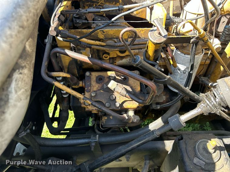 image for item DQ0840 1992 GMC TopKick C6500  semi truck