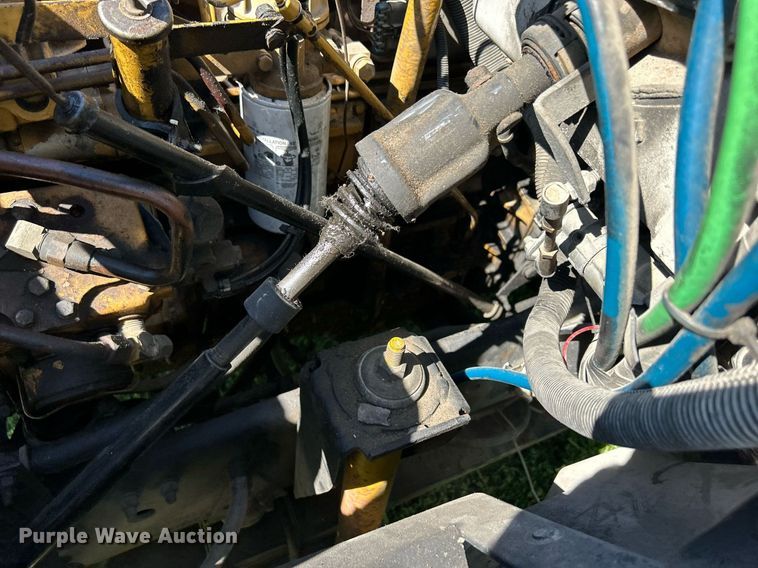 image for item DQ0840 1992 GMC TopKick C6500  semi truck