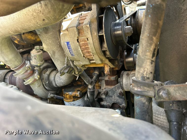 image for item DQ0840 1992 GMC TopKick C6500  semi truck