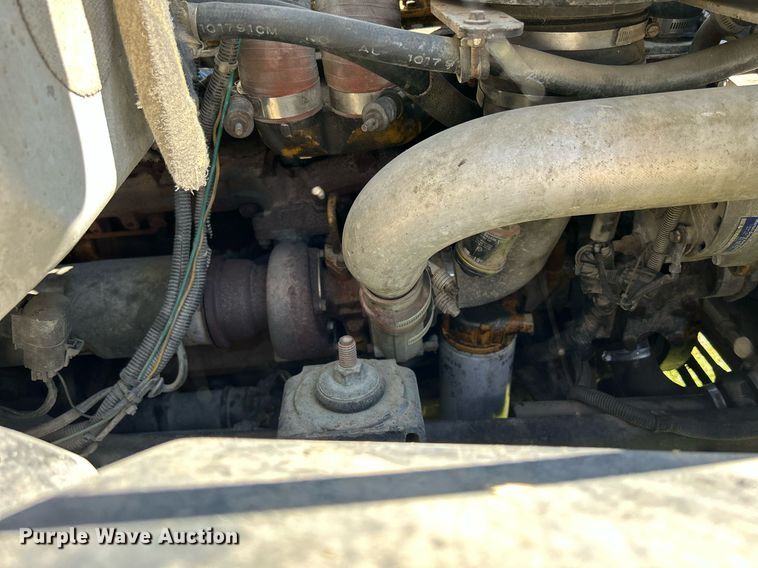 image for item DQ0840 1992 GMC TopKick C6500  semi truck