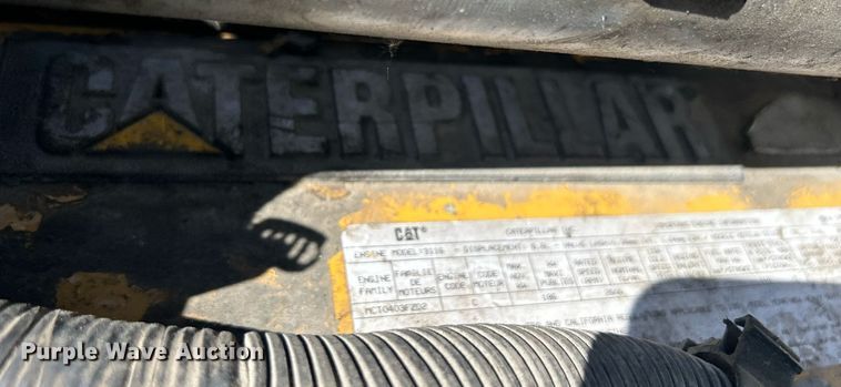 image for item DQ0840 1992 GMC TopKick C6500  semi truck