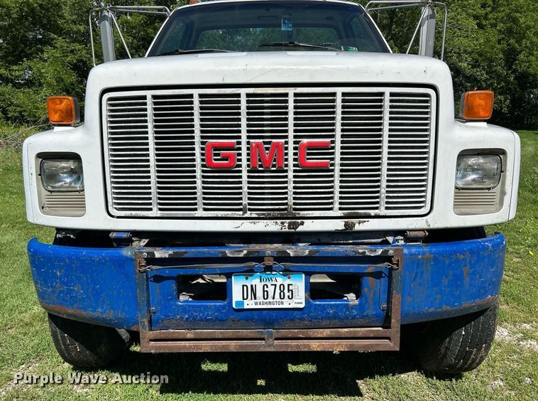 image for item DQ0840 1992 GMC TopKick C6500  semi truck