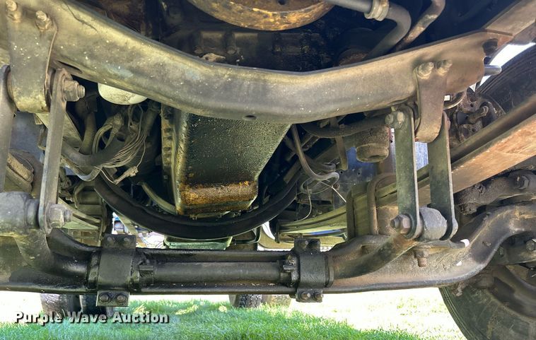 image for item DQ0840 1992 GMC TopKick C6500  semi truck