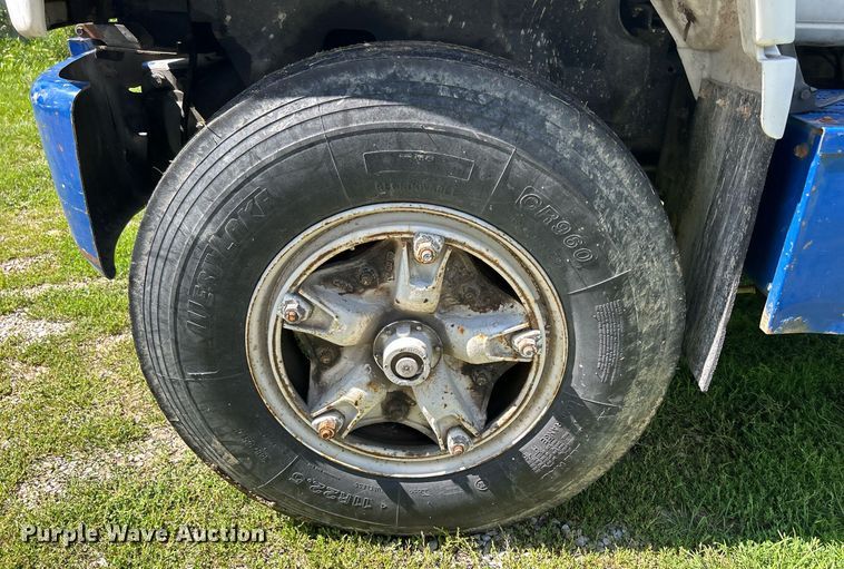 image for item DQ0840 1992 GMC TopKick C6500  semi truck