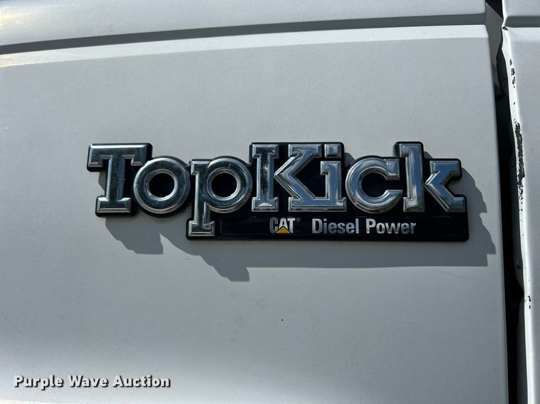 image for item DQ0840 1992 GMC TopKick C6500  semi truck