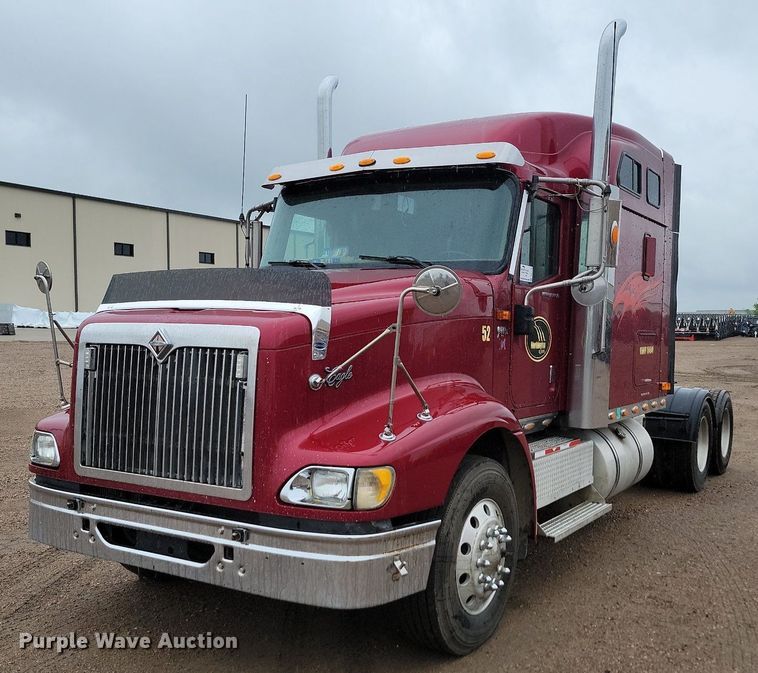 image for item DQ7478 2006 International 9400  semi truck