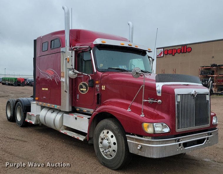 image for item DQ7478 2006 International 9400  semi truck