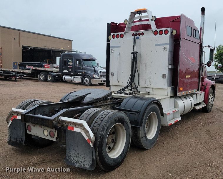 image for item DQ7478 2006 International 9400  semi truck