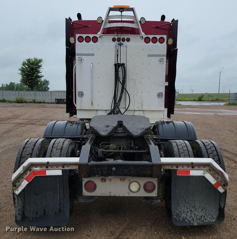 image for item DQ7478 2006 International 9400  semi truck