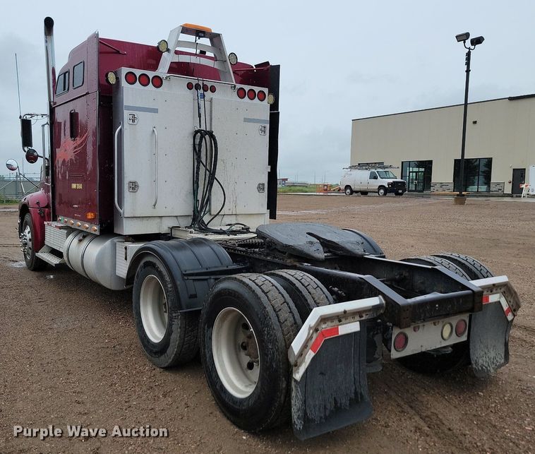 image for item DQ7478 2006 International 9400  semi truck