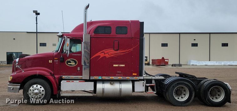 image for item DQ7478 2006 International 9400  semi truck