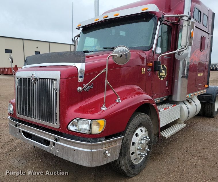 image for item DQ7478 2006 International 9400  semi truck