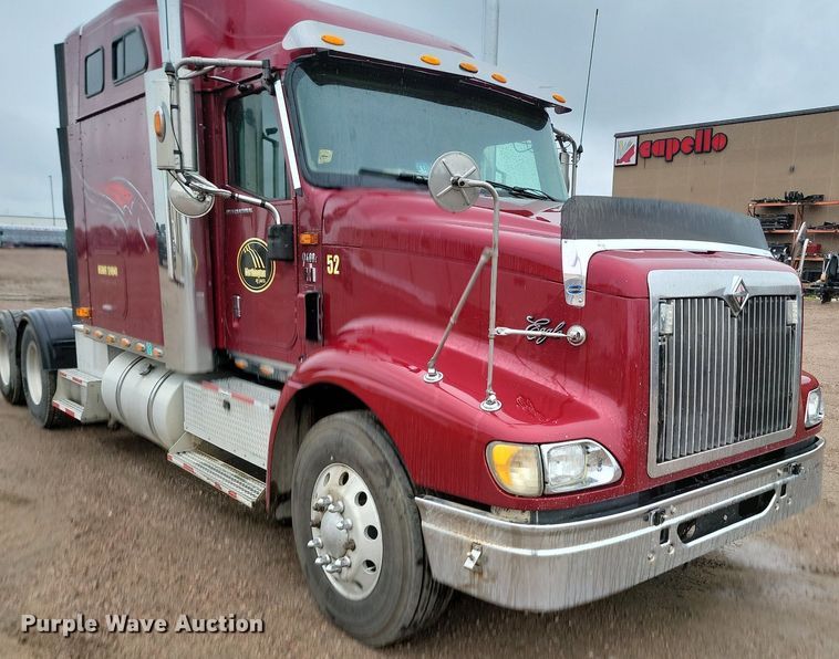 image for item DQ7478 2006 International 9400  semi truck