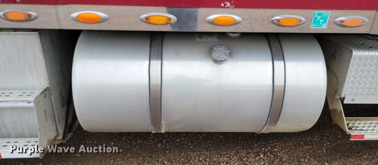 image for item DQ7478 2006 International 9400  semi truck