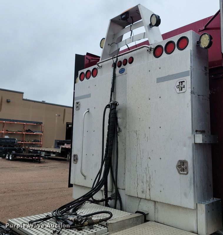 image for item DQ7478 2006 International 9400  semi truck