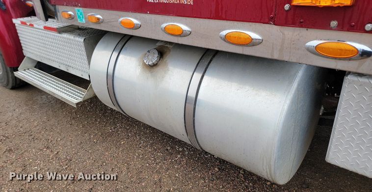 image for item DQ7478 2006 International 9400  semi truck