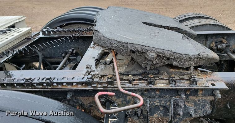 image for item DQ7478 2006 International 9400  semi truck