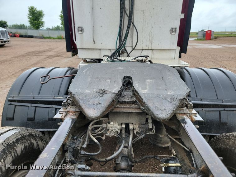 image for item DQ7478 2006 International 9400  semi truck