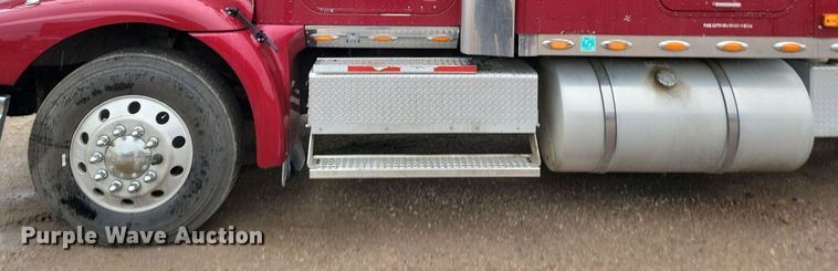 image for item DQ7478 2006 International 9400  semi truck