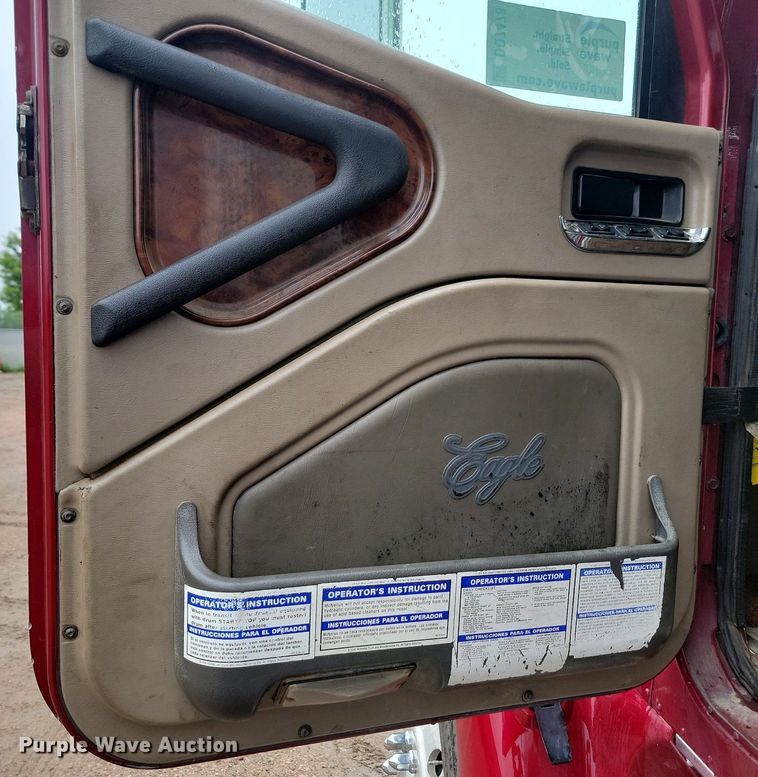 image for item DQ7478 2006 International 9400  semi truck