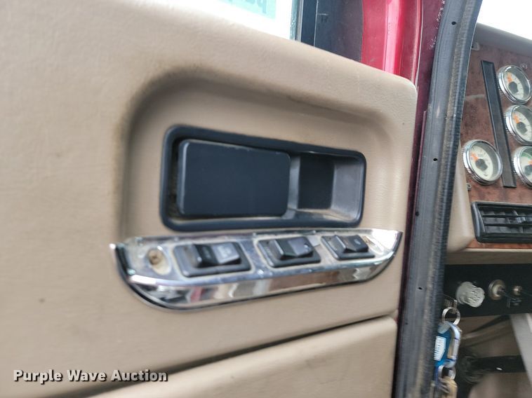 image for item DQ7478 2006 International 9400  semi truck