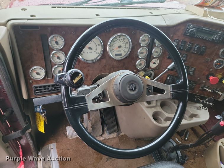 image for item DQ7478 2006 International 9400  semi truck