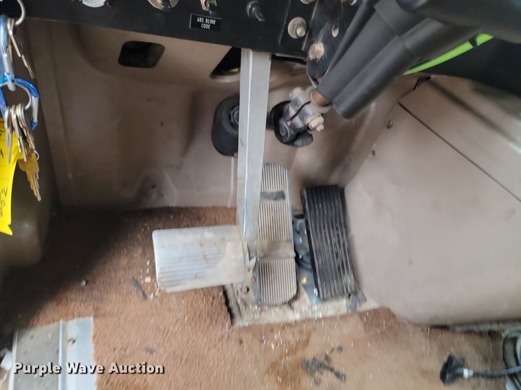 image for item DQ7478 2006 International 9400  semi truck