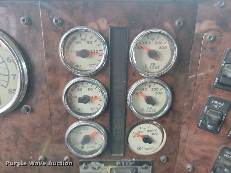 image for item DQ7478 2006 International 9400  semi truck