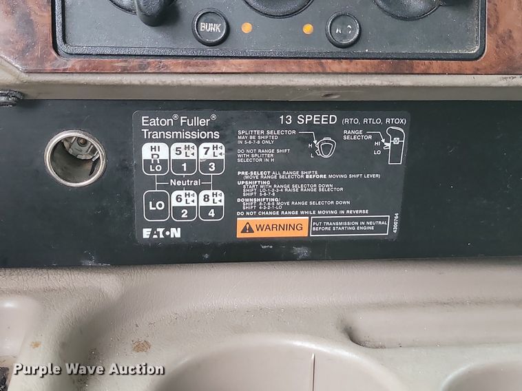 image for item DQ7478 2006 International 9400  semi truck