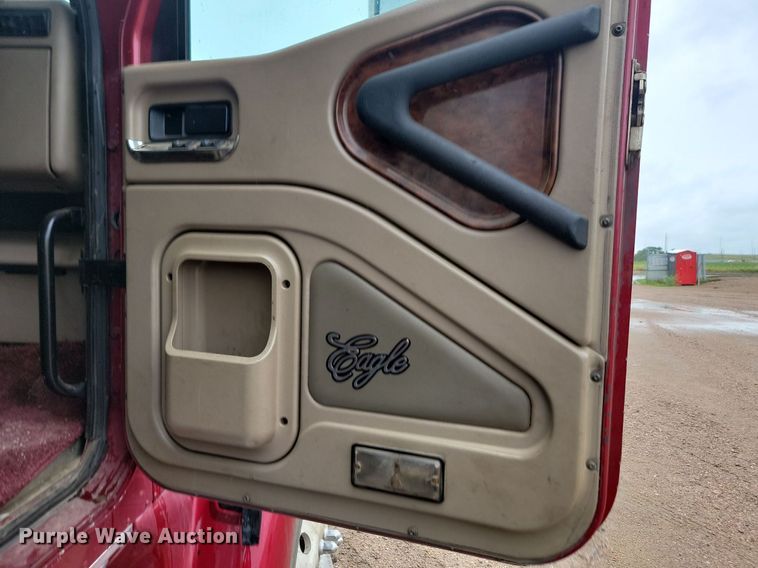 image for item DQ7478 2006 International 9400  semi truck