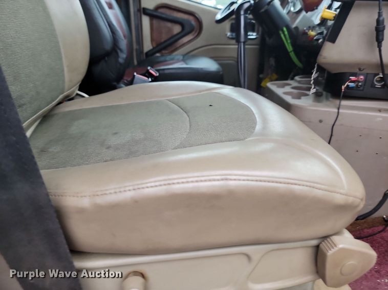 image for item DQ7478 2006 International 9400  semi truck