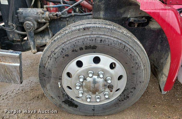 image for item DQ7478 2006 International 9400  semi truck