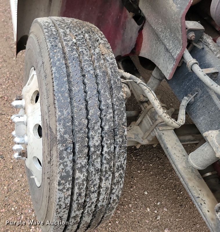 image for item DQ7478 2006 International 9400  semi truck