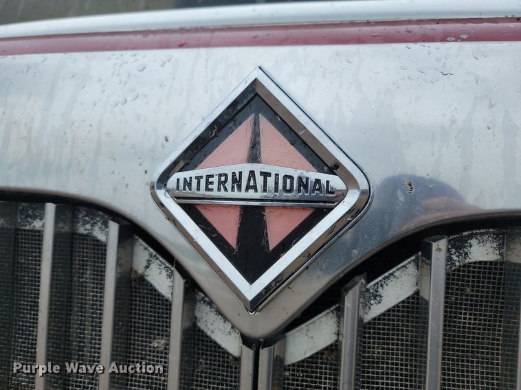 image for item DQ7478 2006 International 9400  semi truck