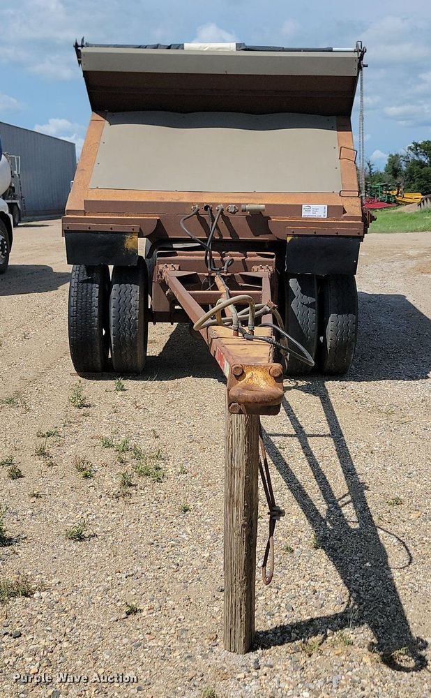 image for item DQ7481 1989 Clement  bottom dump trailer