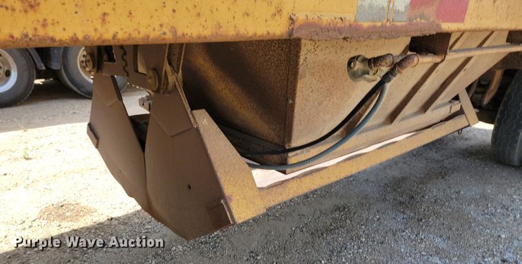 image for item DQ7481 1989 Clement  bottom dump trailer