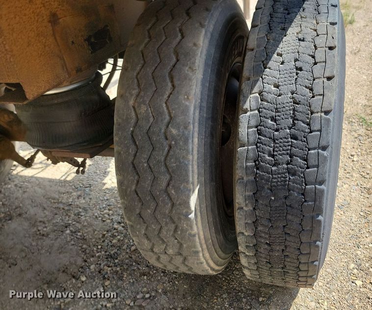 image for item DQ7481 1989 Clement  bottom dump trailer