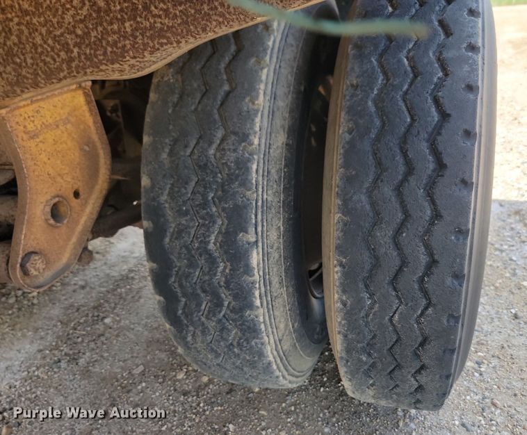 image for item DQ7481 1989 Clement  bottom dump trailer