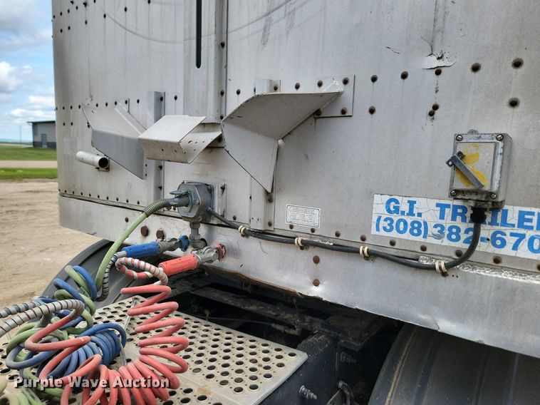 image for item DQ7482 Wilson PSDCL202  livestock trailer