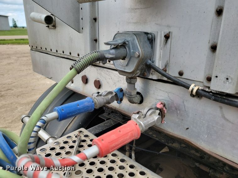 image for item DQ7482 Wilson PSDCL202  livestock trailer