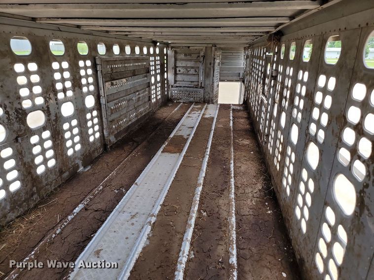 image for item DQ7482 Wilson PSDCL202  livestock trailer