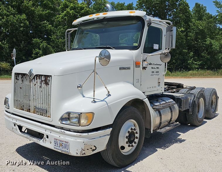 image for item DR3401 2000 International 9100i  semi truck