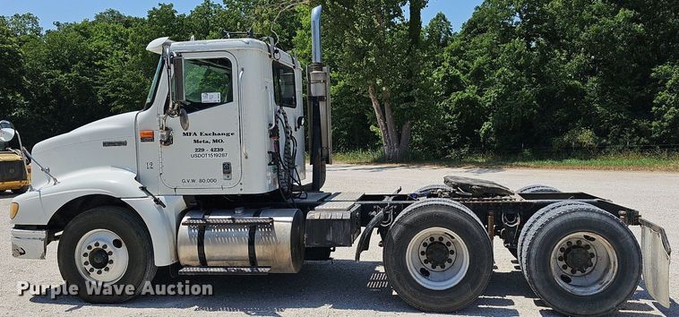 image for item DR3401 2000 International 9100i  semi truck