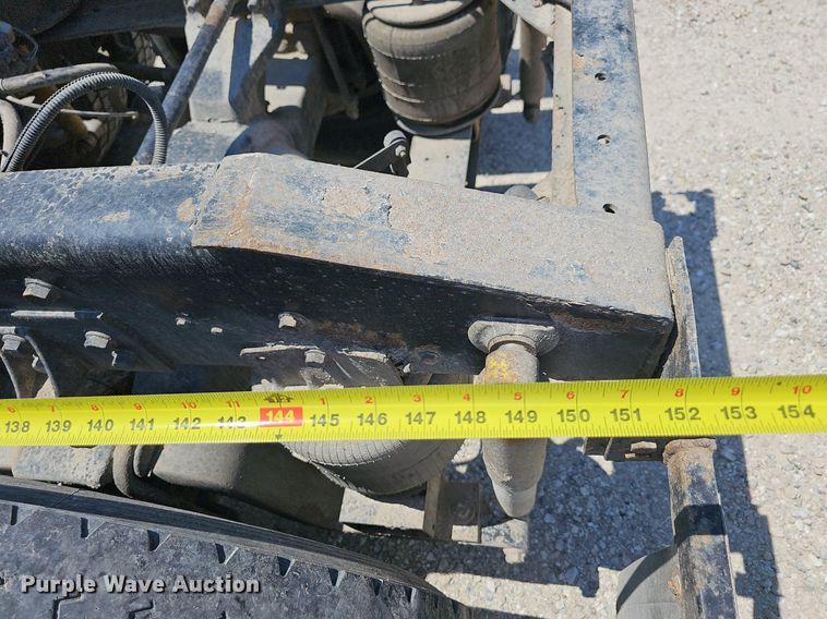 image for item DR3401 2000 International 9100i  semi truck