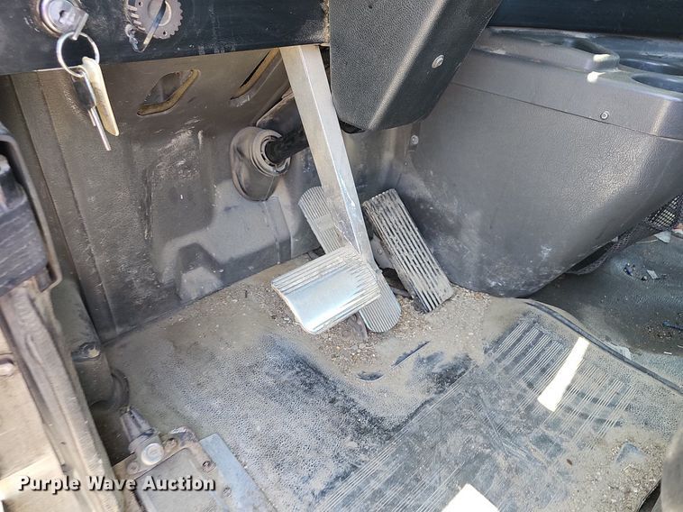 image for item DR3401 2000 International 9100i  semi truck