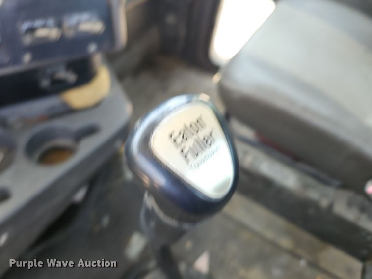 image for item DR3401 2000 International 9100i  semi truck