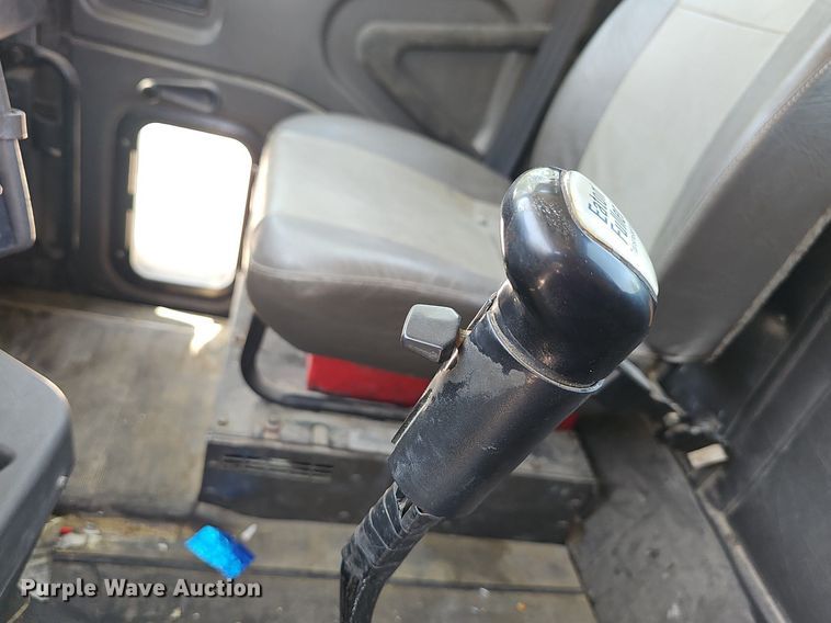 image for item DR3401 2000 International 9100i  semi truck