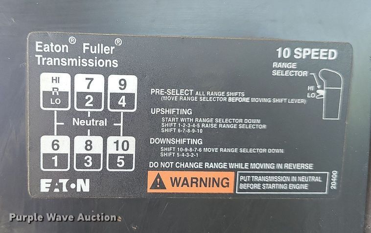 image for item DR3401 2000 International 9100i  semi truck