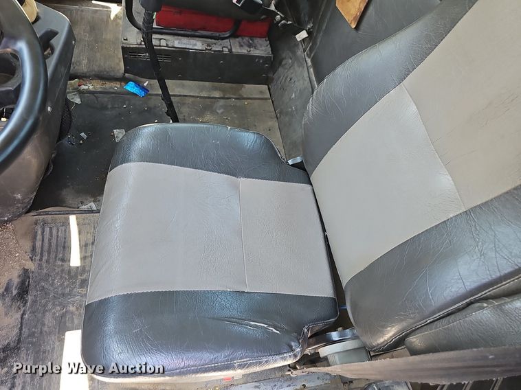 image for item DR3401 2000 International 9100i  semi truck